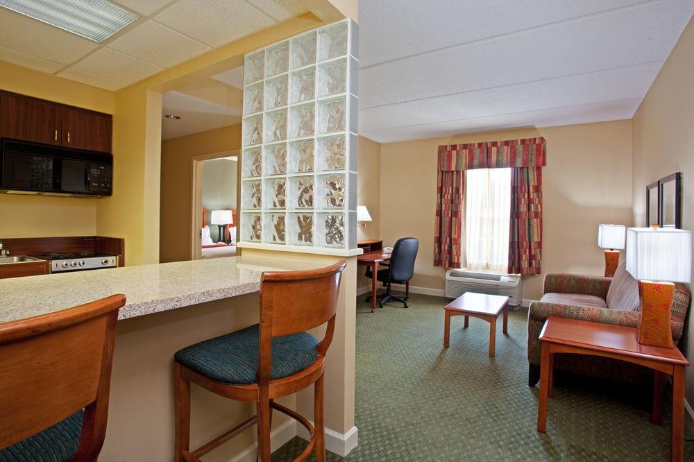 Holiday Inn Express Hotel & Suites Conover - Hickory Area By Ihg Ngoại thất bức ảnh
