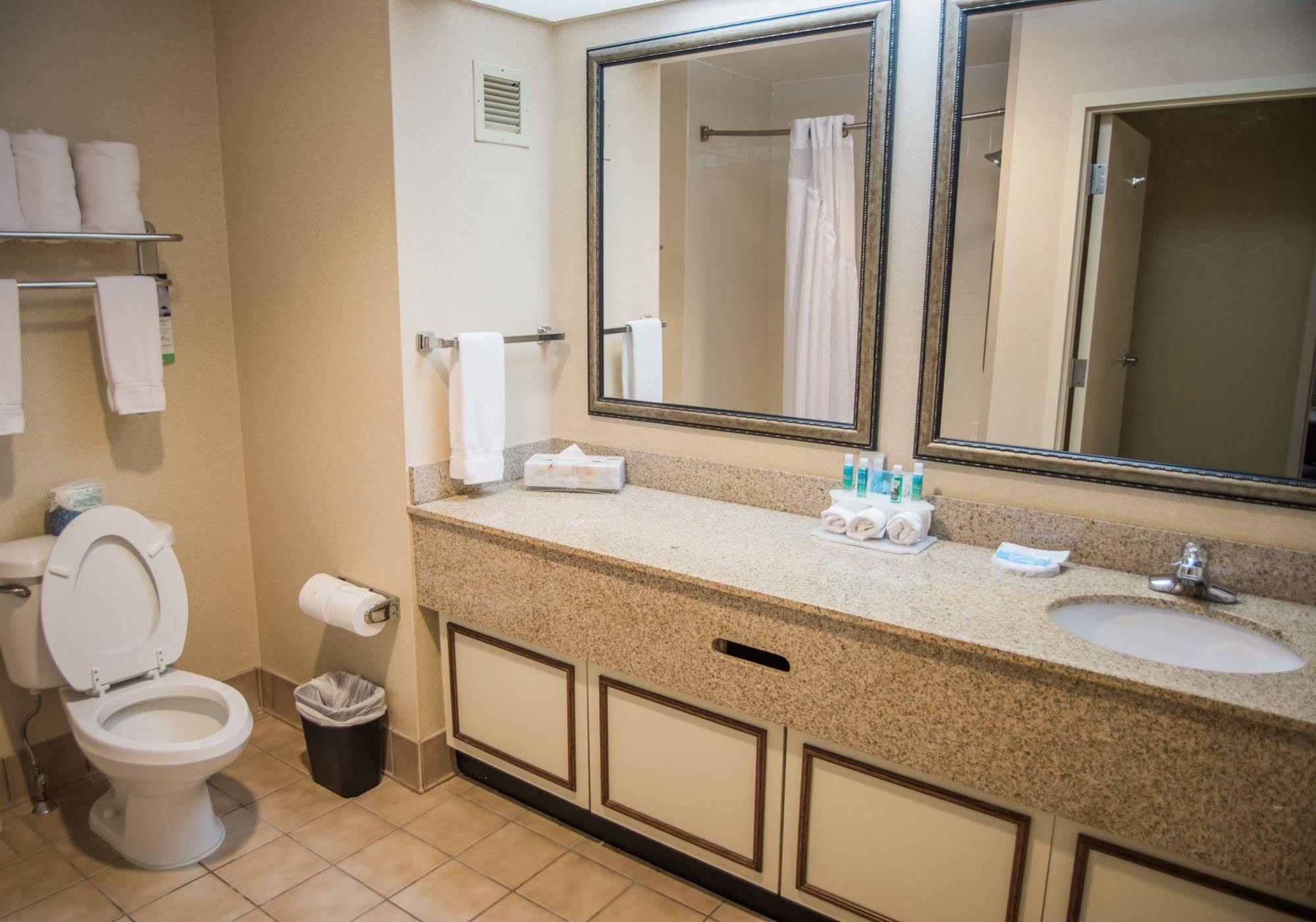 Holiday Inn Express Hotel & Suites Conover - Hickory Area By Ihg Ngoại thất bức ảnh