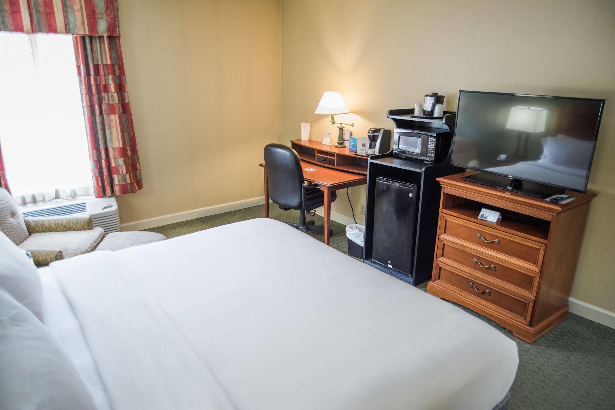 Holiday Inn Express Hotel & Suites Conover - Hickory Area By Ihg Ngoại thất bức ảnh